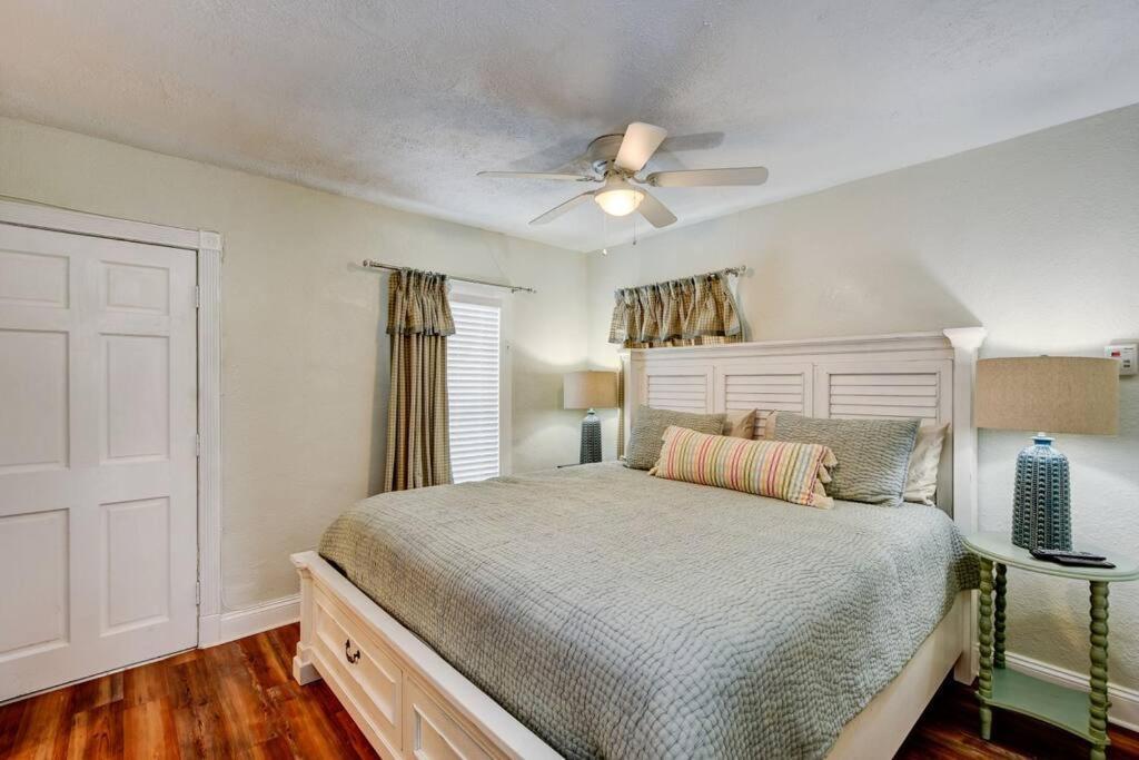 Apartment Seaside Retreat #2. *